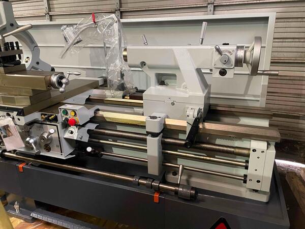 35.1" x 90" Sunmaster #CH-2690, Engine Lathe, 4" spindle bore, 15 HP, 1200 RPM, 2025 - Image 6