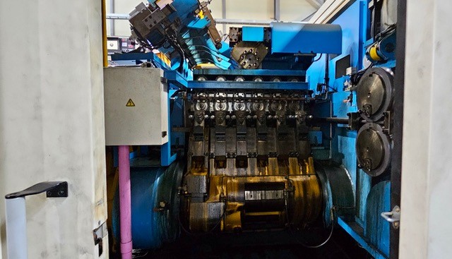 1.3" x 11.81" Hyodong #HBP-633L, 6-Die Parts Former, 55 ton forging load, 1.811" max. open-up diameter - Image 4