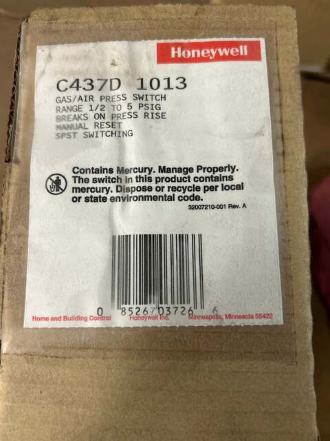 Honeywell #C437D1013, gas pressure switch, 1/2 to 5 PSIG (2 available) - Image 1
