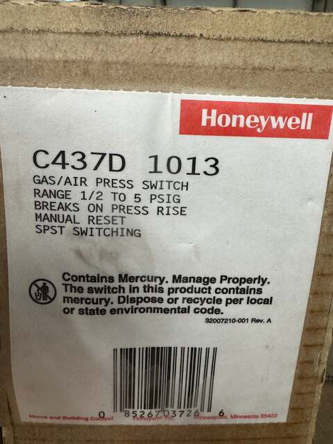 Honeywell #C437D1013, gas pressure switch, 1/2 to 5 PSIG - Image 1