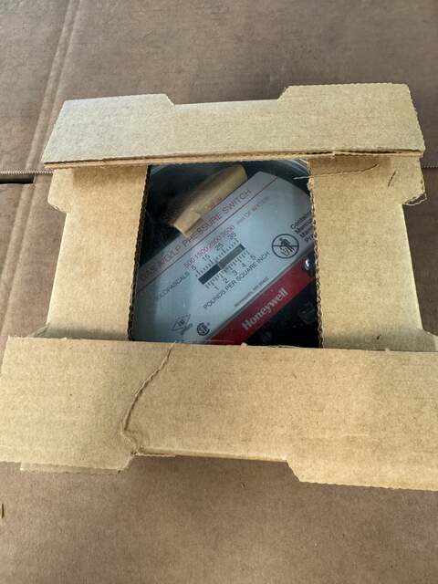 Honeywell #C437D1013, gas pressure switch, 1/2 to 5 PSIG - Image 2