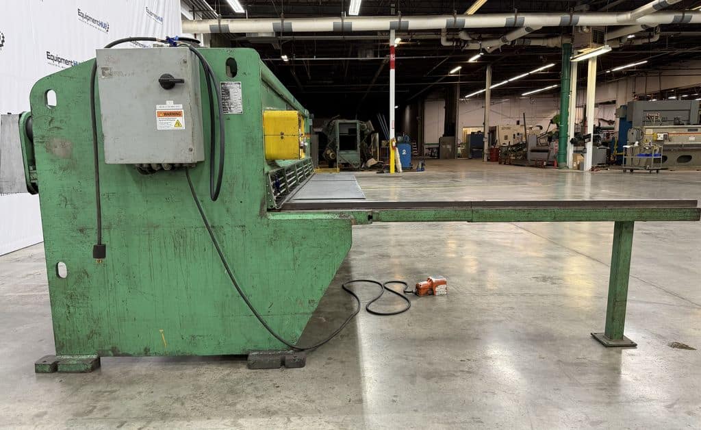 1/4" x 12' Accurshear #625012, hydraulic power squaring shear, 36" back gauge, 19 hold downs, 1992 - Image 4
