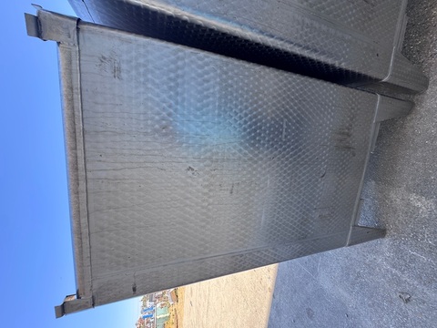 529 gallon Vinquip, Stainless Steel Tote Tank, 48" x 48" square, top & side bottom manways, side bottom - Image 6