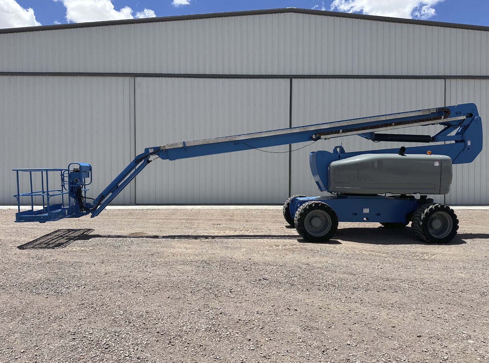 500 lb. Genie #Z-80/60, articulated boom lift, 80' working height, Deutz diesel engine, 4X4, pneumatic tires - Image 4