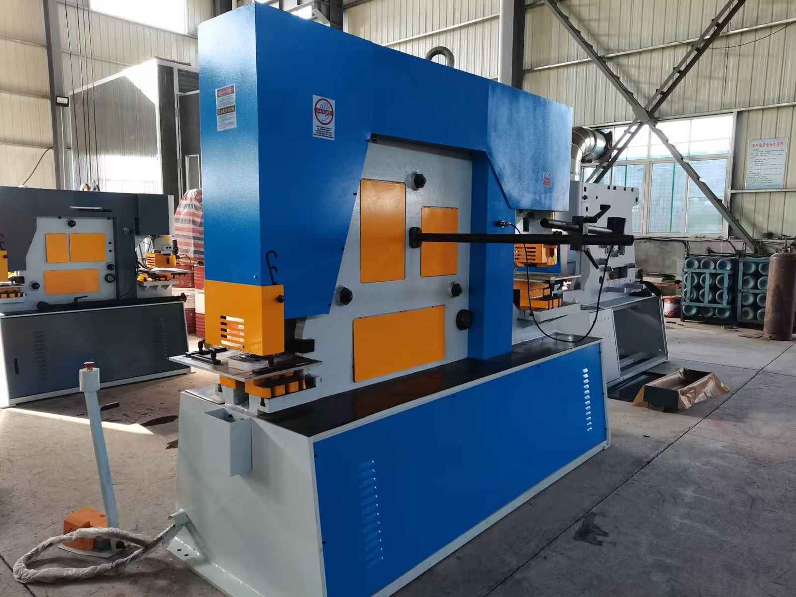 2-1/4" x 3-15/16" x 5/8" Ficom #H-160, ironworker, 160 ton, 23.6" throat, 5 stations, dual operator, 15 HP - Image 3