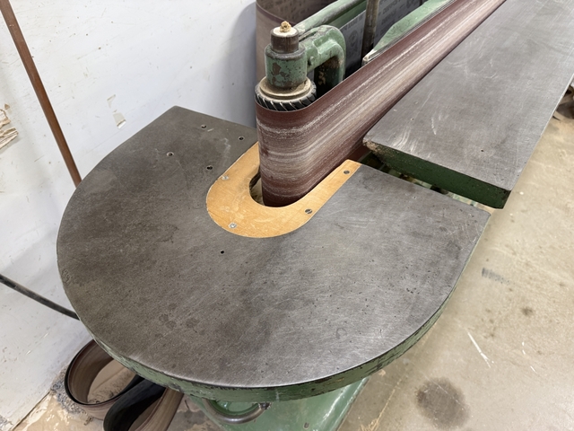 Ekstrom Carlson #112, Oscillating Edge Sander, 11" x 60" table, 58" x 9" platen, 5 HP, 220/440 V., 3 Ph. - Image 3