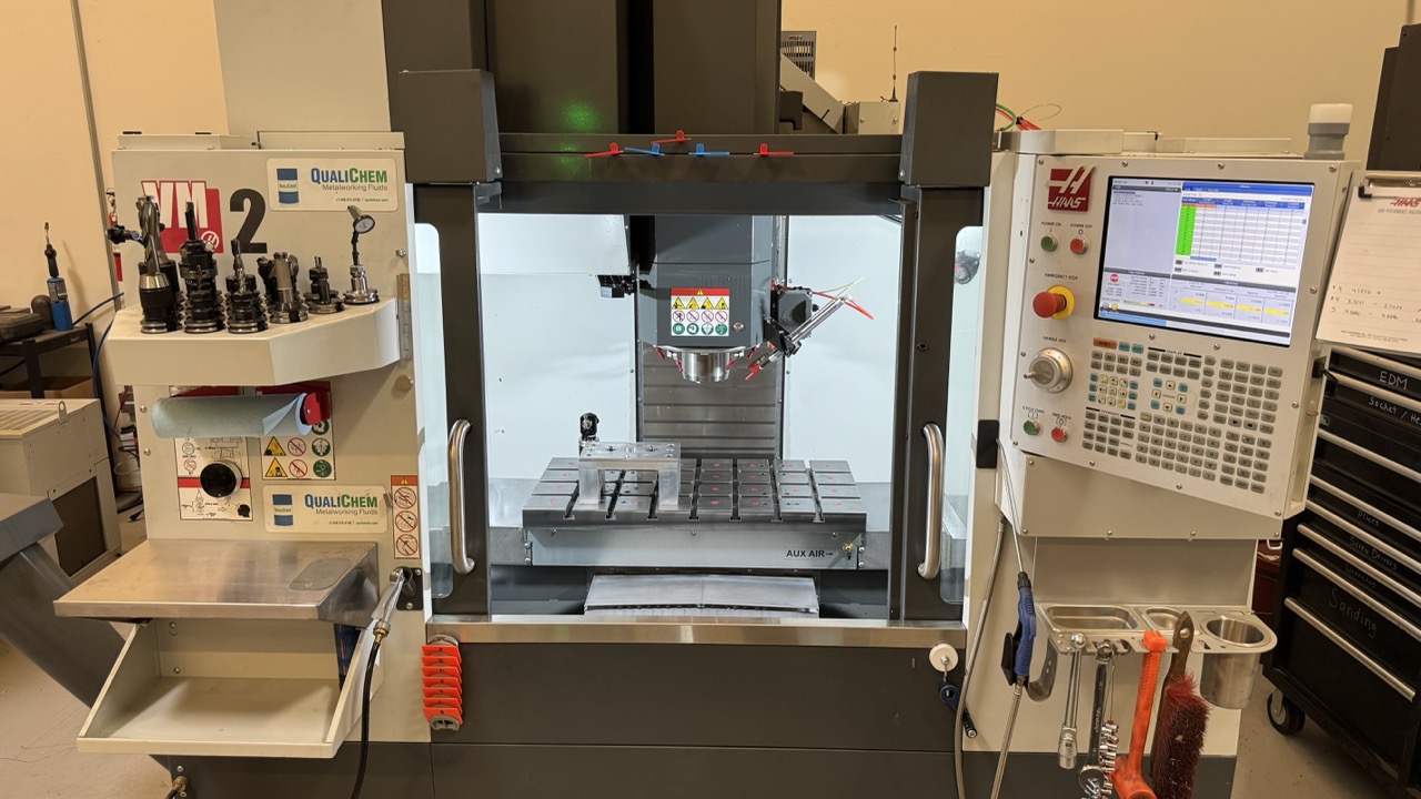 Haas #VM-2, 5-Axis vertical machining center, 30" X, 20" Y, 20" Z, 15000 RPM, CAT40, TRT210 5th Axis, thru - Image 1