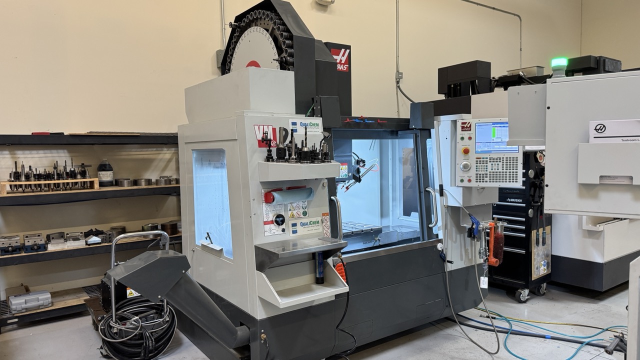 Haas #VM-2, 5-Axis vertical machining center, 30" X, 20" Y, 20" Z, 15000 RPM, CAT40, TRT210 5th Axis, thru - Image 2