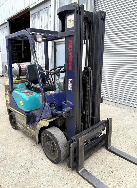 4500 lb. Komatsu #FG25ST-12, LP gas forklift, triple stage mast, side shift, 188" lift height - Image 5