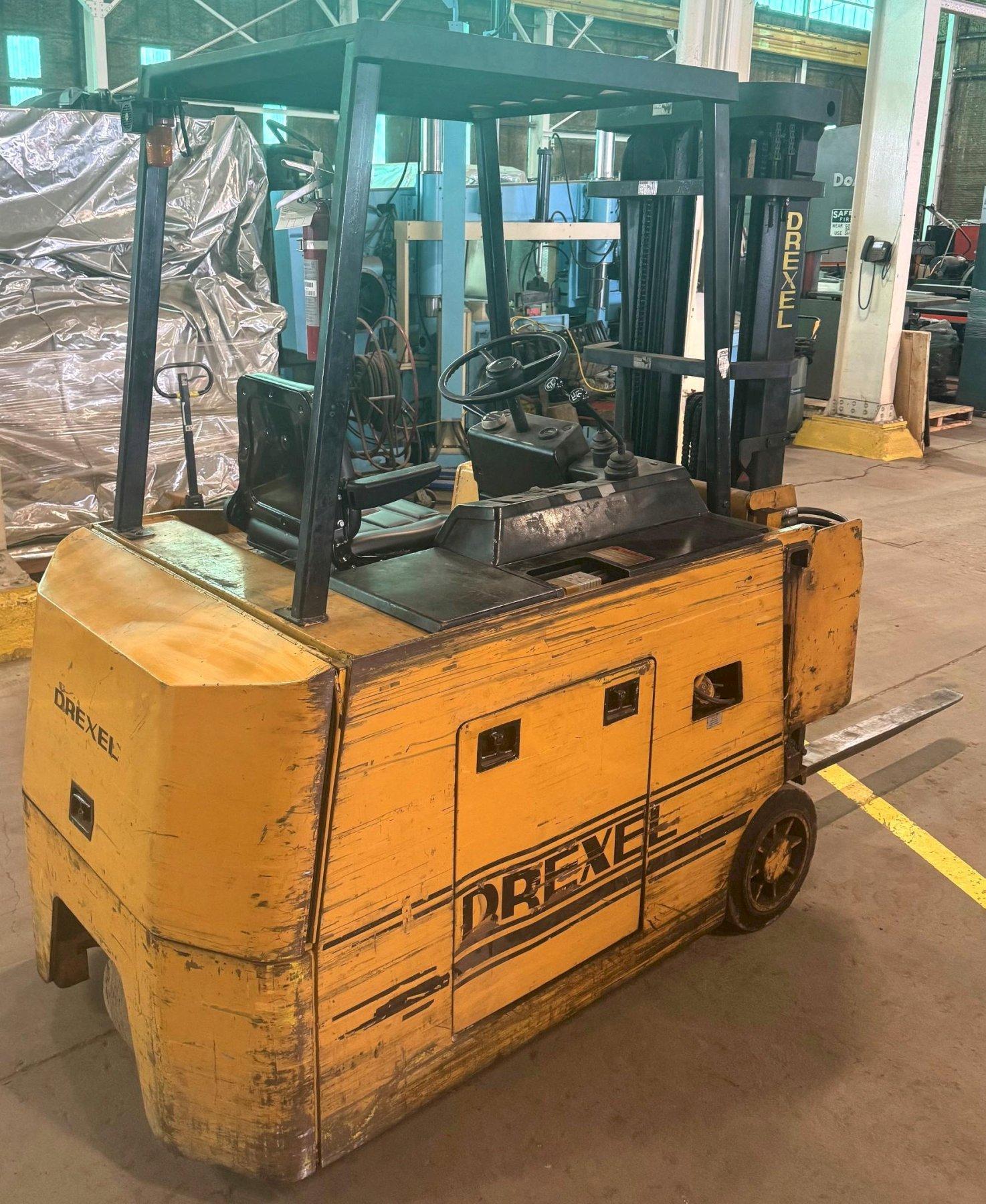 3000 lb. Drexel #SLT-30, narrow aisle swing mast electric forklift, triple stage, side shift, 1997 - Image 4