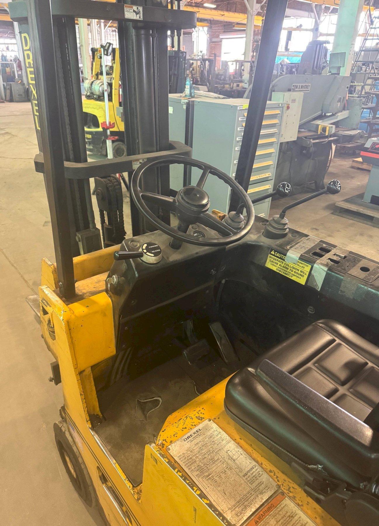 3000 lb. Drexel #SLT-30, narrow aisle swing mast electric forklift, triple stage, side shift, 1997 - Image 10