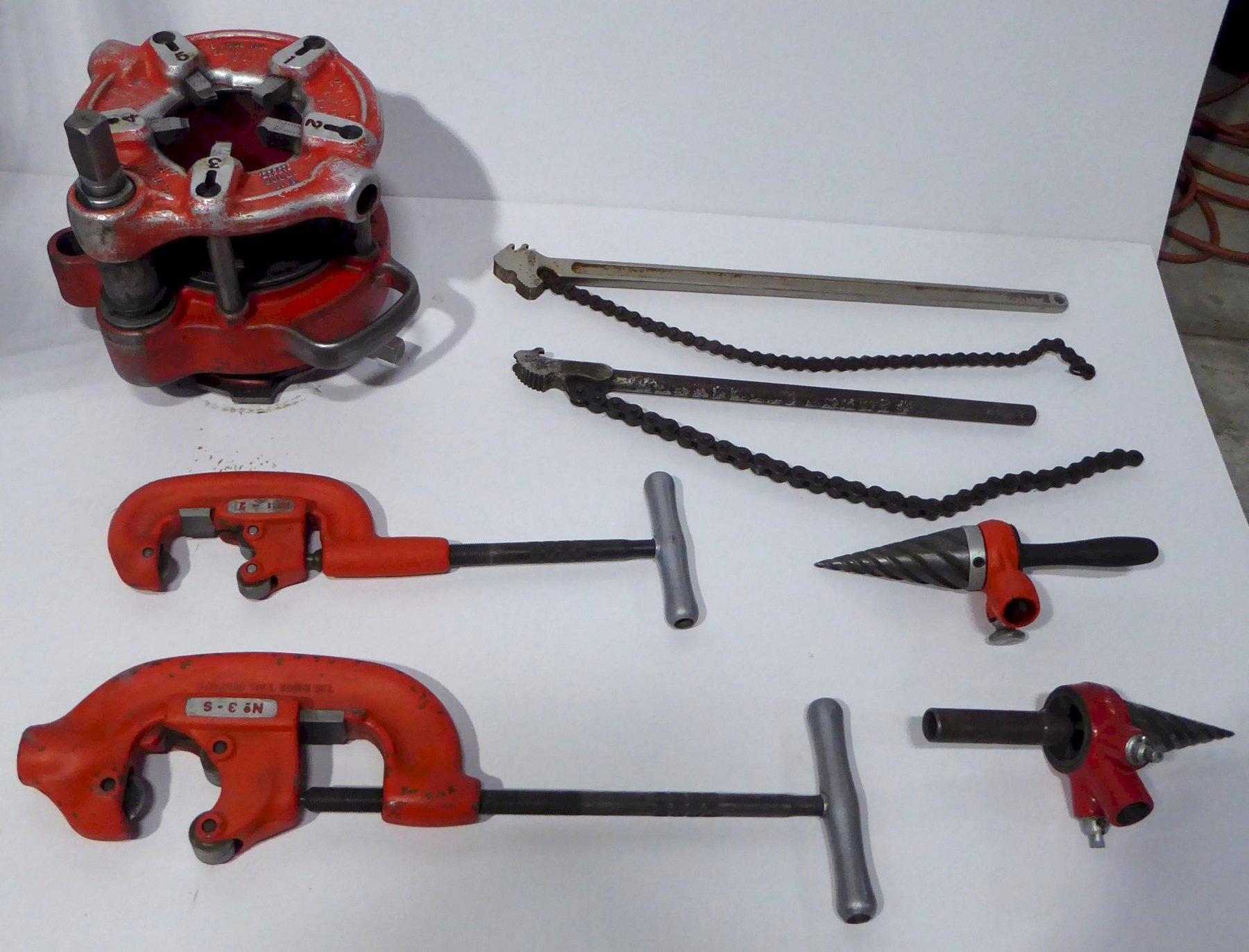 Oster #432, power drive, portable cart, misc. ridgid dies and accessories - Image 4