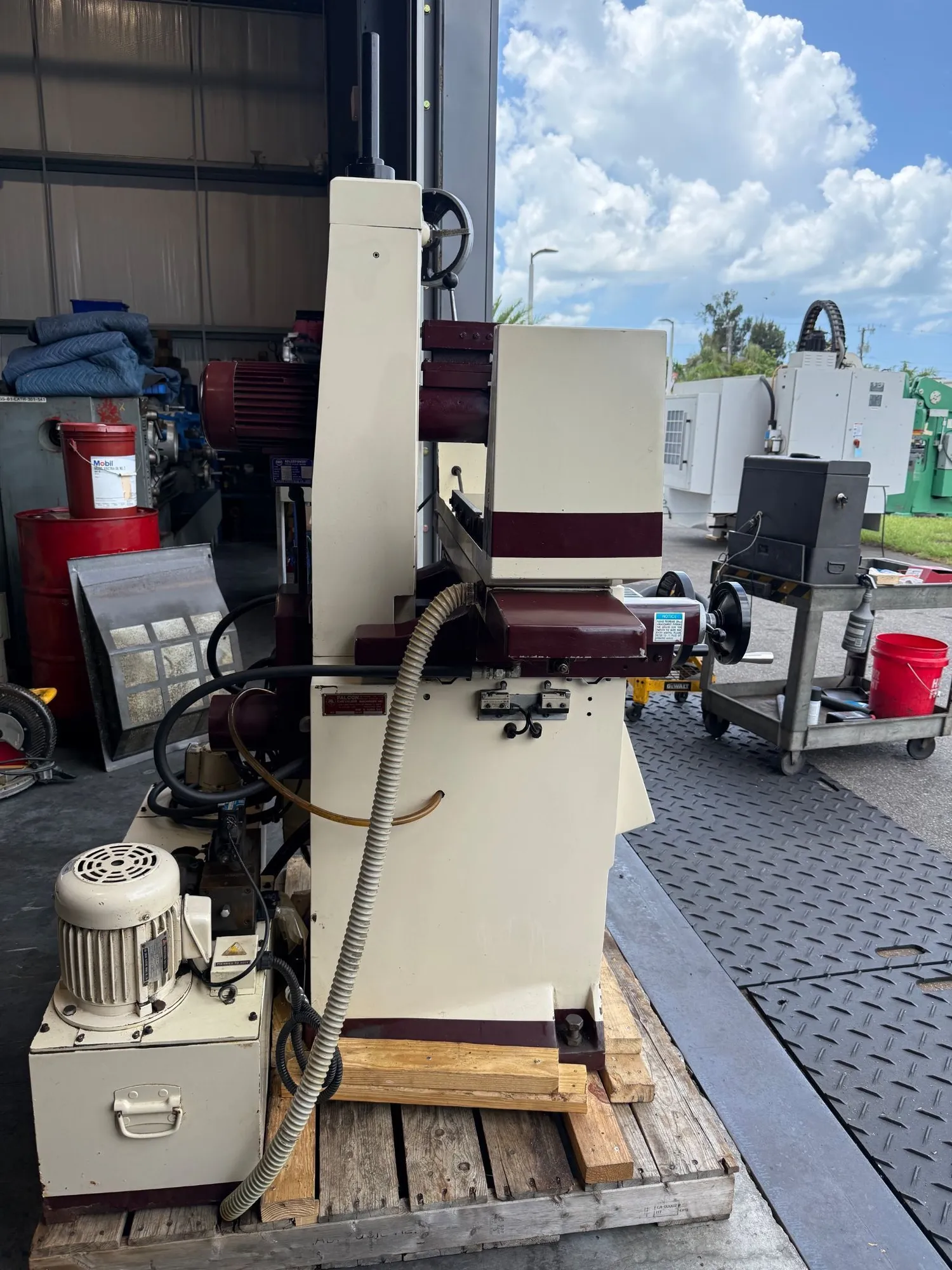 6" x 18" Chevalier #FSG-2A618, 2-Axis hydraulic surface grinder, 7" grinding wheel, 16-82 FPM, 3450 RPM - Image 6