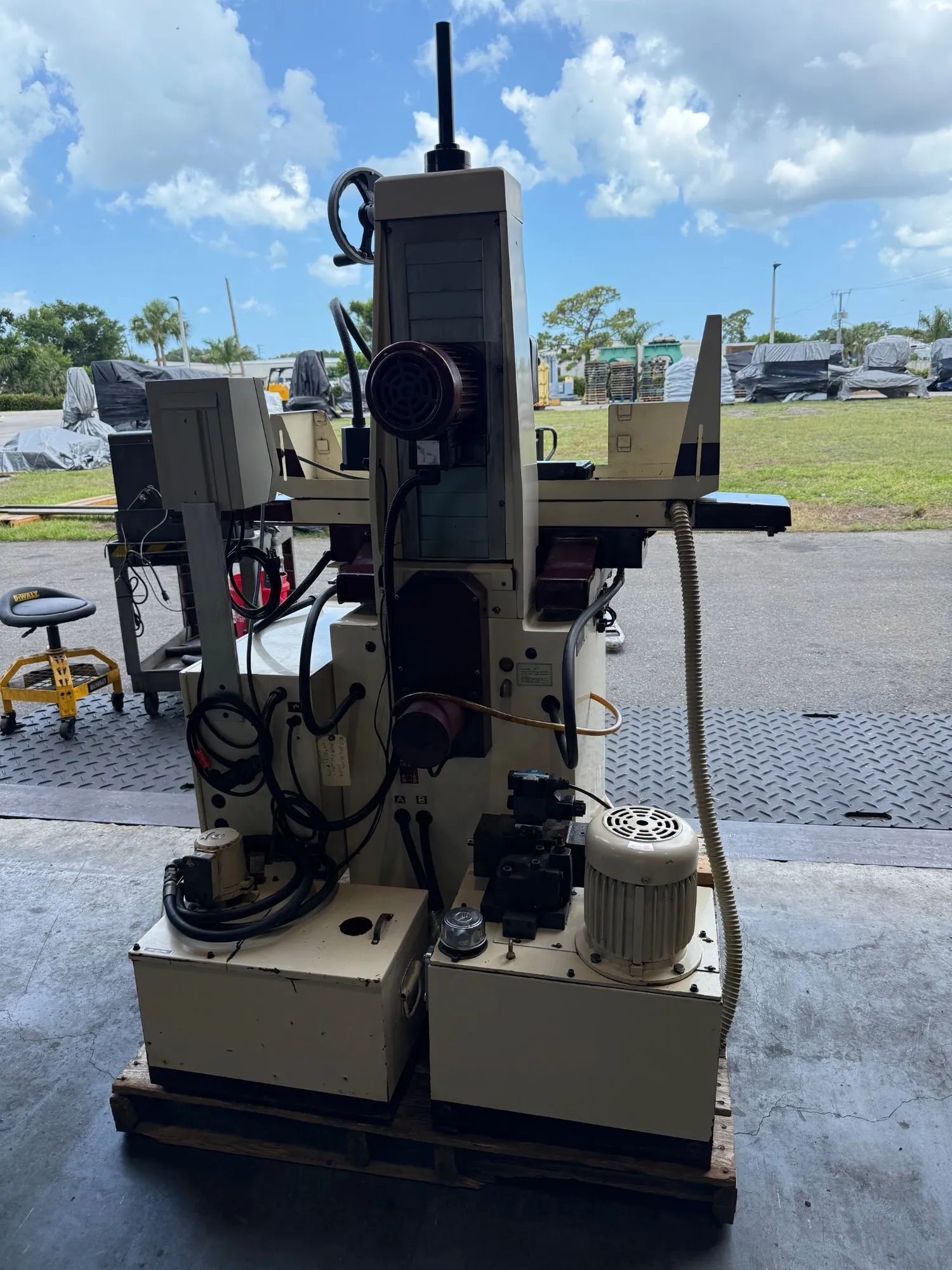 6" x 18" Chevalier #FSG-2A618, 2-Axis hydraulic surface grinder, 7" grinding wheel, 16-82 FPM, 3450 RPM - Image 7