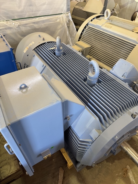 800 HP 3600 RPM Hyundai, Frame 5812S, TEFC, 460 Volts, opp rotation fan w/motor, dual insulated brgs. - Image 1