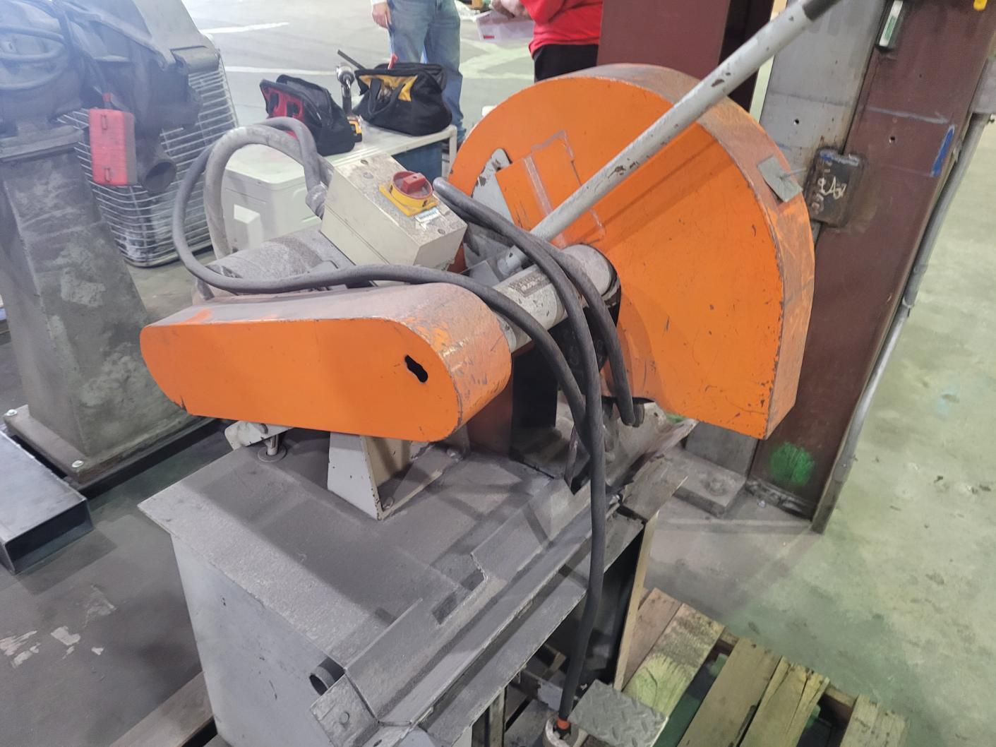 14" Camco #7-14, friction cut-off saw, 3200 RPM, 1" arbor, foot pedal, 7.5 HP, 230/460 V. - Image 2