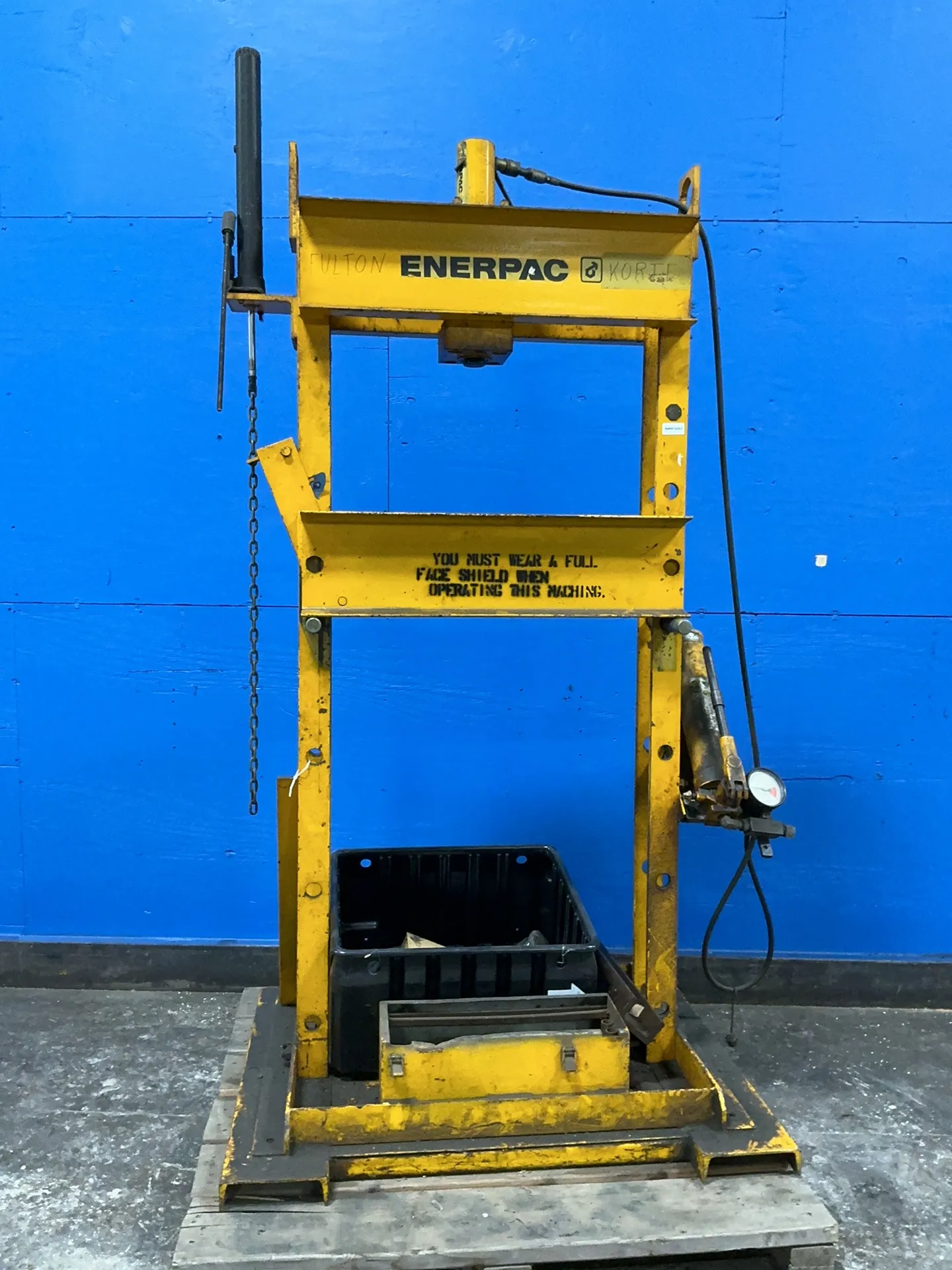 Enerpac, hydraulic shop press, 80 PSI - Image 1