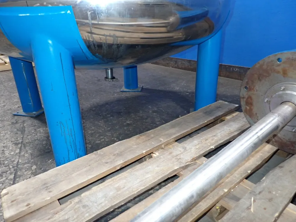 800 gallon Stainless Steel tank, 60" diameter x 65", w/agitator - Image 4
