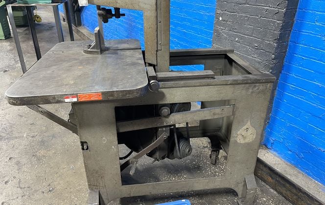 18.5" x 30.5" Roll-In, vertical band saw, 3/4 HP, 1730 RPM - Image 7