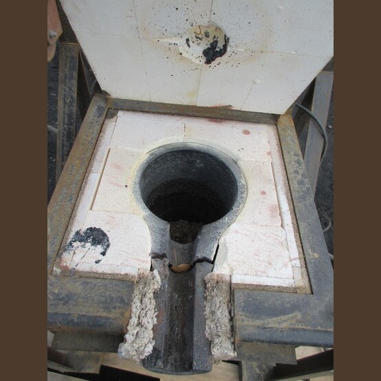 Vcella #TL60, Tilting Electric Furnace, #60 crucible, 2,300°F max., ~200 lb. red brass, 240 V., 45 Amps - Image 3
