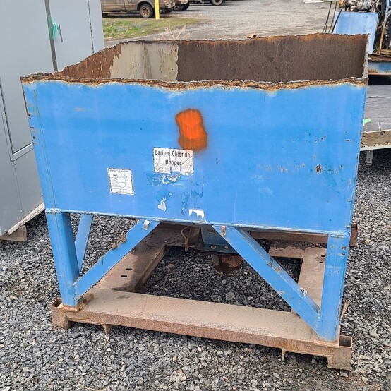 32 cu. ft. Square Steel Feed Hopper, 4' x 4' x 21" deep, 6" diameter discharge with gate valve, on skid - Image 2