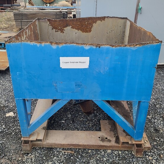 32 cu. ft. Square Steel Feed Hopper, 4' x 4' x 21" deep, 6" diameter discharge with gate valve, on skid - Image 3