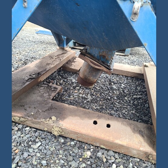 32 cu. ft. Square Steel Feed Hopper, 4' x 4' x 21" deep, 6" diameter discharge with gate valve, on skid - Image 5