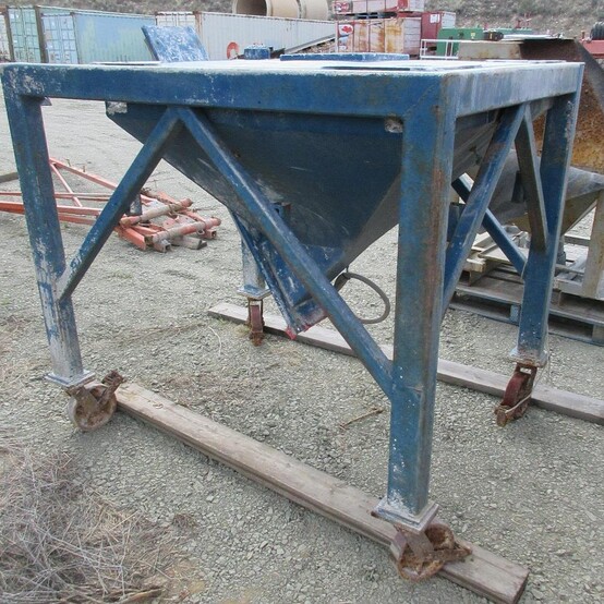 B.width Sinclair #CON-3, Auger Feed Hopper, for 6" diameter auger, Bin-Dicator level switch, on casters, 51" - Image 3