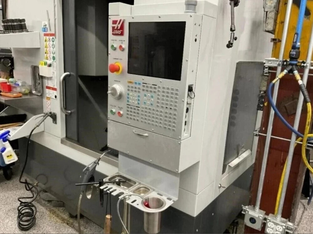Haas #UMC-500, 5" Axis CNC Vertical Machining Center, 24" X, 16" Y/Z, 10000 RPM, 30 automatic tool changer - Image 2