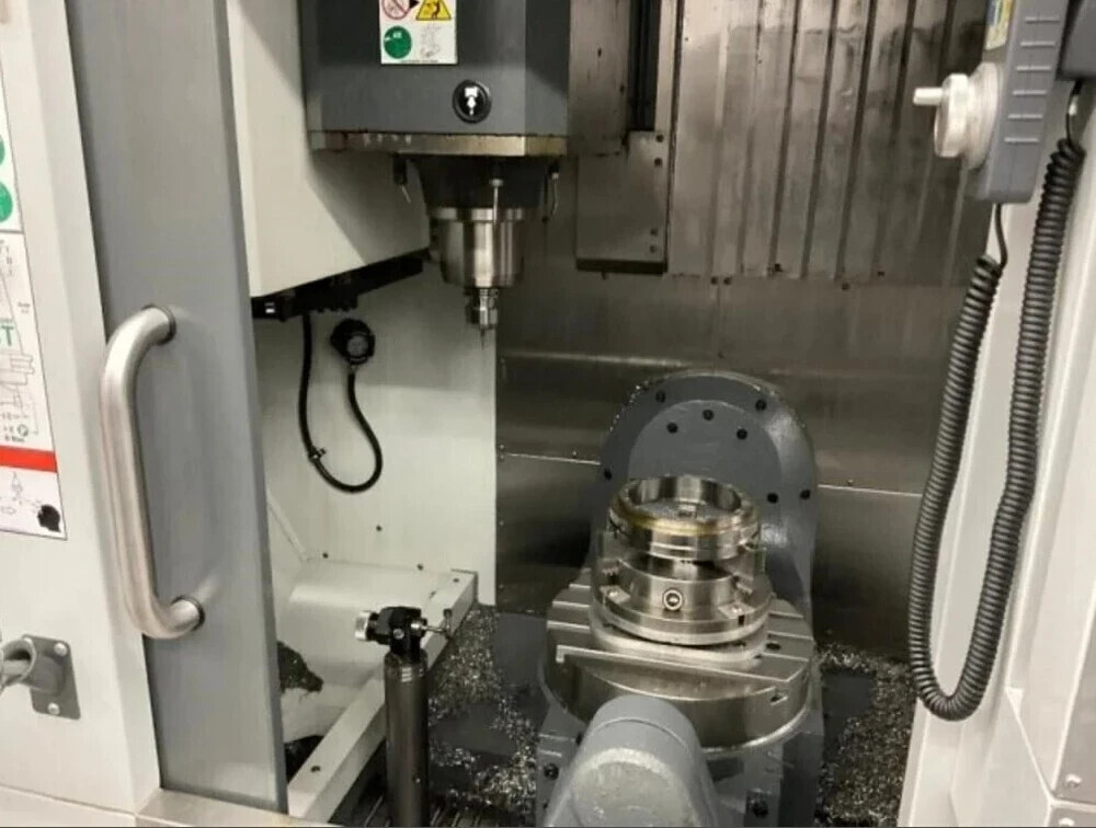 Haas #UMC-500, 5" Axis CNC Vertical Machining Center, 24" X, 16" Y/Z, 10000 RPM, 30 automatic tool changer - Image 4