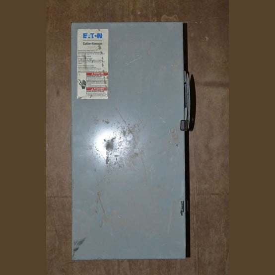100 Amp. Cutler Hammer, Non-Fusible Disconnect Switch, 240 Volts, single phase - Image 1