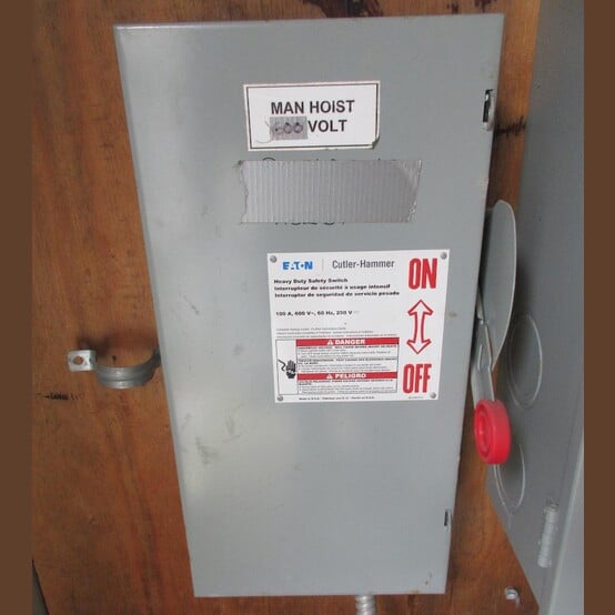 100 Amp. Cutler Hammer, Fusible Disconnect Switch, 600 VAC - Image 1