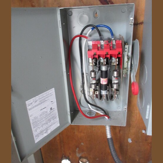 100 Amp. Cutler Hammer, Fusible Disconnect Switch, 600 VAC - Image 3