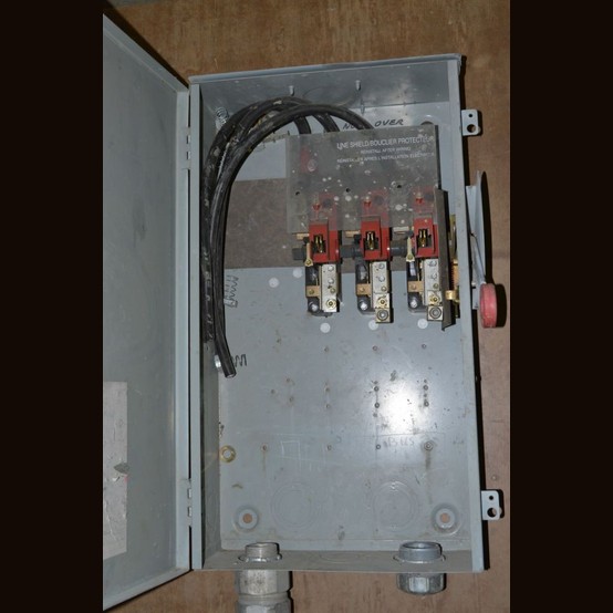 200 Amp. Cutler Hammer, Non-Fusible Disconnect Switch, 600 Volts - Image 2