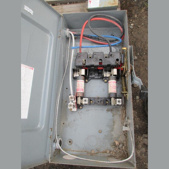 200 Amp. Federal Pioneer, Fusible Disconnect Switch, 120/240 Volts, single phase - Image 3
