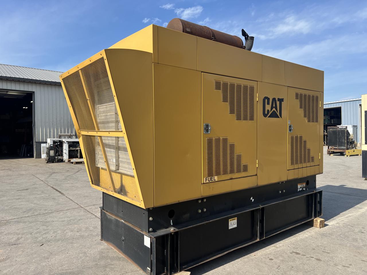 300 KW Caterpillar #SR-4B, Diesel Generator Set, 208 Volts, 1800 RPM, circuit breaker, 3PH, 616 hours, 1999 - Image 2