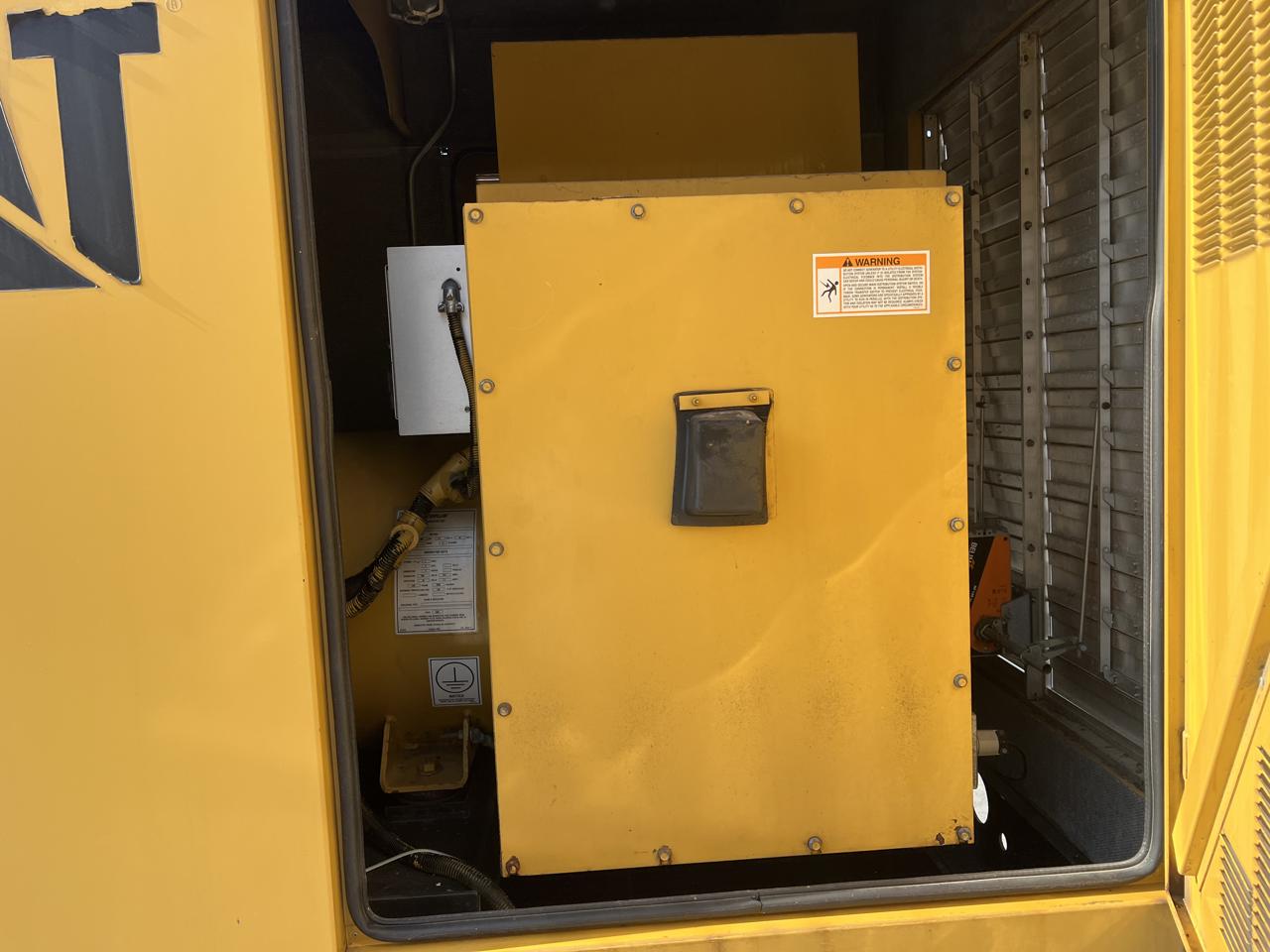 300 KW Caterpillar #SR-4B, Diesel Generator Set, 208 Volts, 1800 RPM, circuit breaker, 3PH, 616 hours, 1999 - Image 9