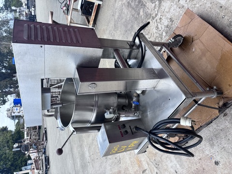 10 gallon Groen #TDB/7-40, Electrically Heated Steam-Jacketed Kettle w/ Scraper Agitator, 50 psi @ 300°F - Image 1