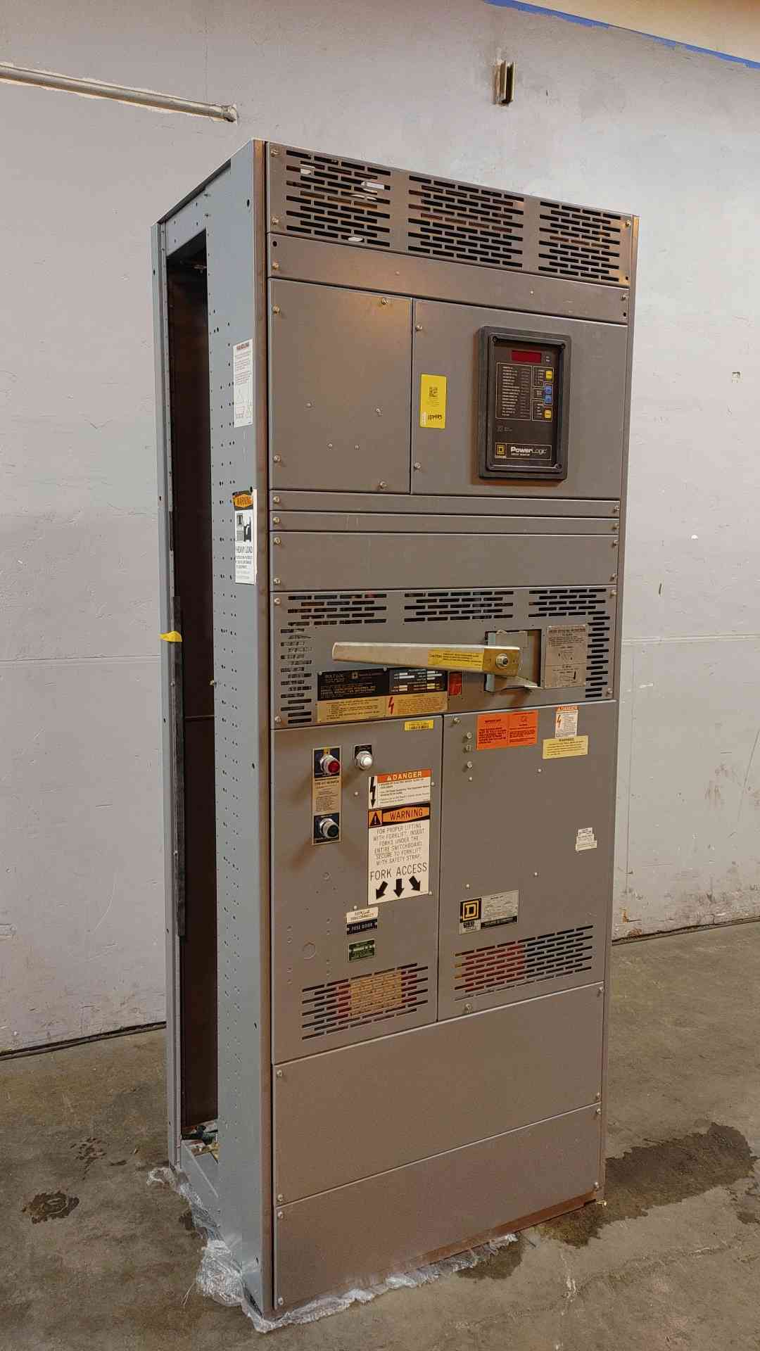 2000 Amps, Square D Power Style QED, switchboard, 480Y/277 Volts, 3 phase, 4 wire, bypass switch & meter - Image 3