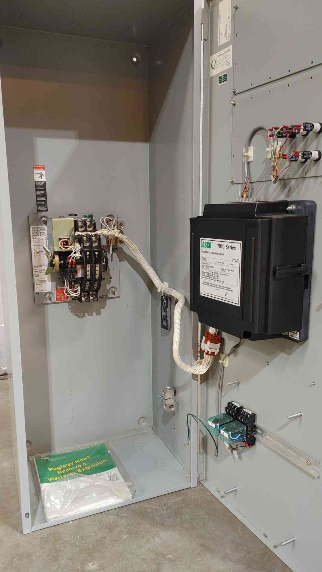 200 Amp. ASCO 7000 Series #D07ATSA20200F5XC, automatic transfer switch, 240 Volts, 1 phase, new surplus - Image 3