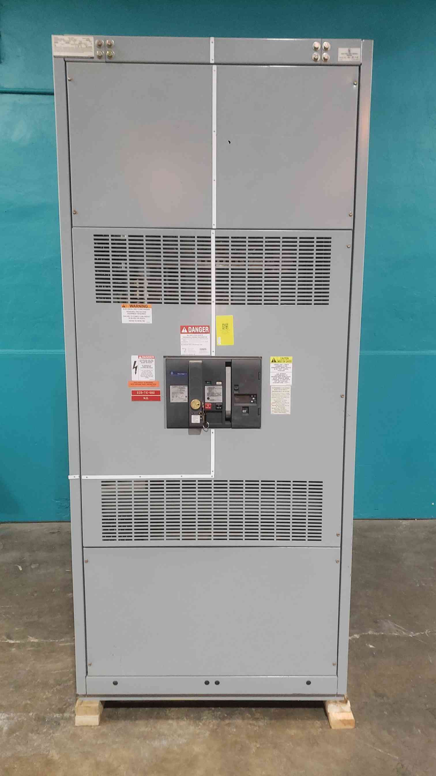 4000 Amps, General Electric Power Break II #SSD40B440H, insulated case circuit breaker, 3 pole, 600 Volts - Image 1