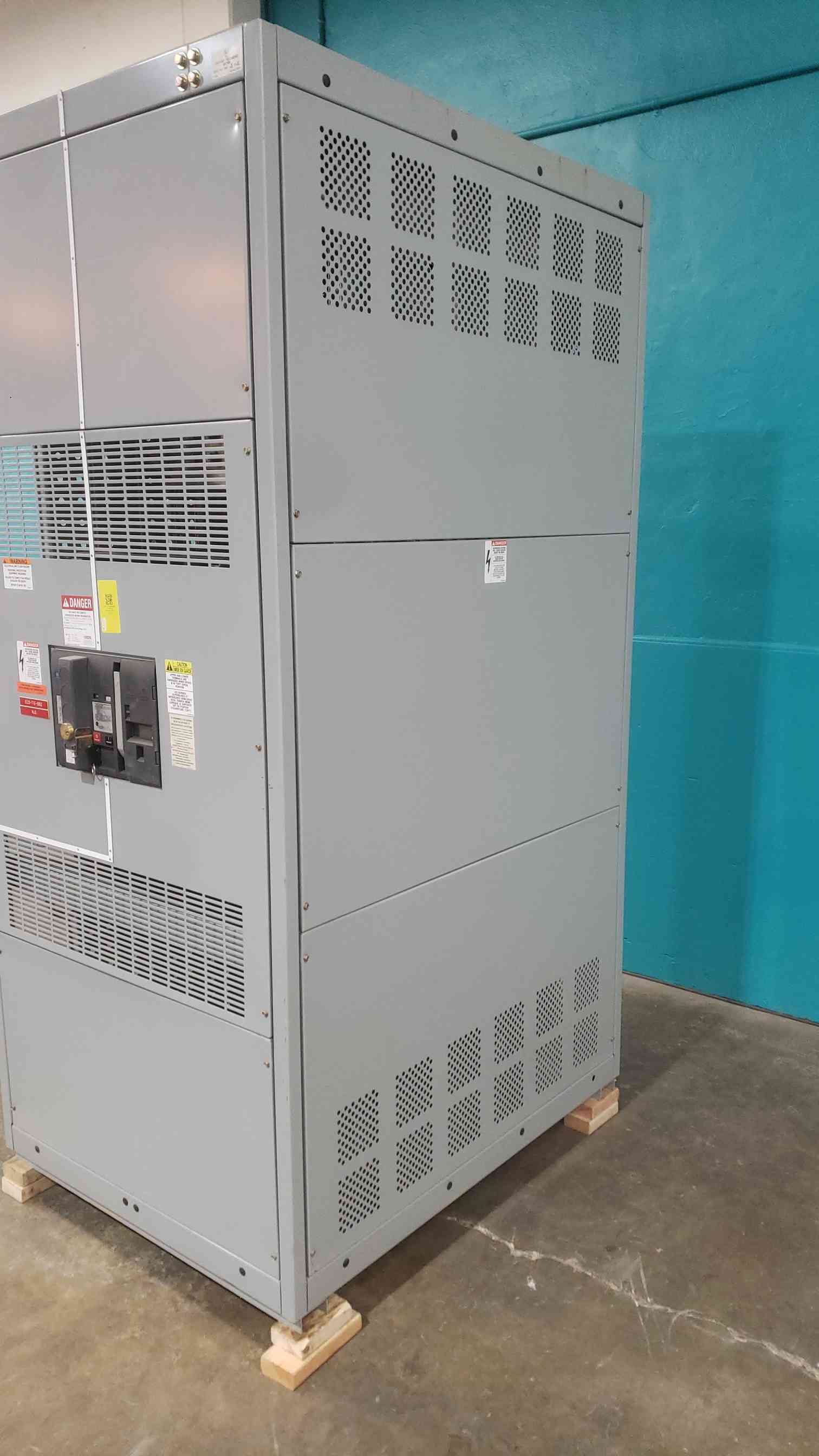 4000 Amps, General Electric Power Break II #SSD40B440H, insulated case circuit breaker, 3 pole, 600 Volts - Image 7