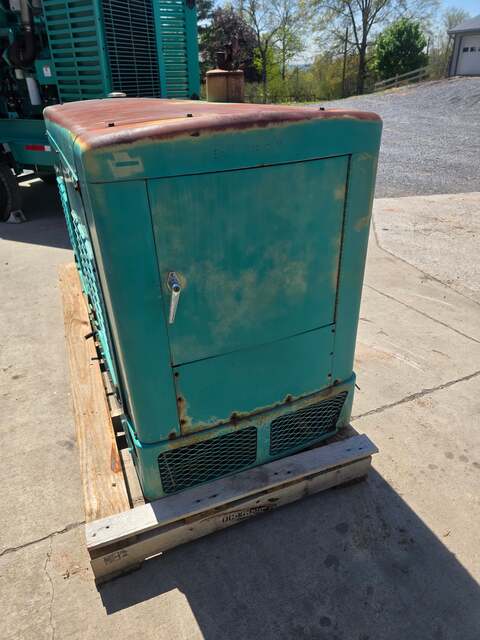 45 KW Onan, LP gas generator, Ford 4.9L engine, enclosed, 1 phase, 988 hours, 1989 - Image 3