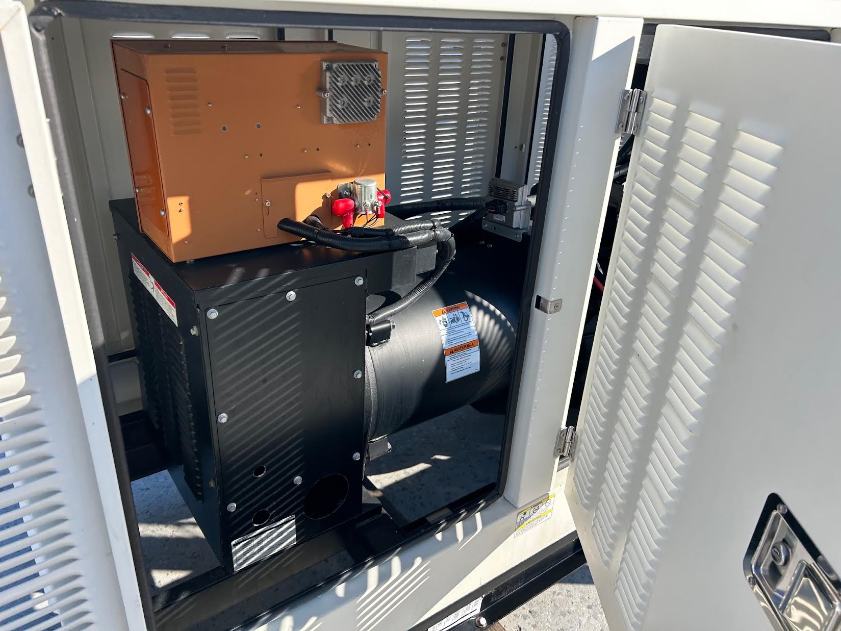 80 KW Generac, natural gas/LP generator, enclosed, 3 phase, 398 hours - Image 6
