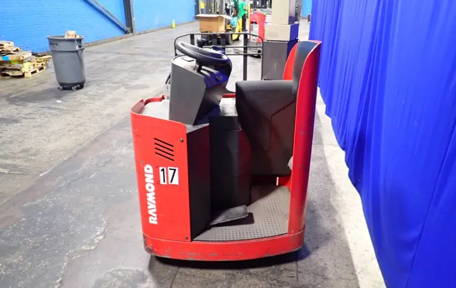 6000 lb. Raymond #8900, electric rider pallet jack, 9" x 96" forks, 5" lift height - Image 2