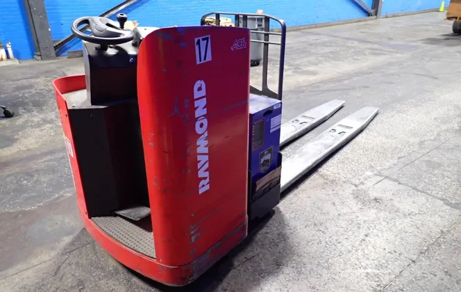 6000 lb. Raymond #8900, electric rider pallet jack, 9" x 96" forks, 5" lift height - Image 3