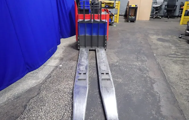 6000 lb. Raymond #8900, electric rider pallet jack, 9" x 96" forks, 5" lift height - Image 4