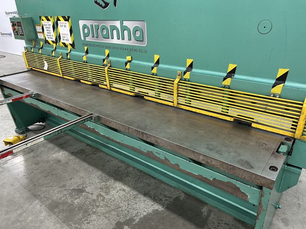 1/4" x 10' Piranha #M1/4-10, hydraulic shear, 39" front operated back gauge, 10 hold downs, (2) front arm - Image 4