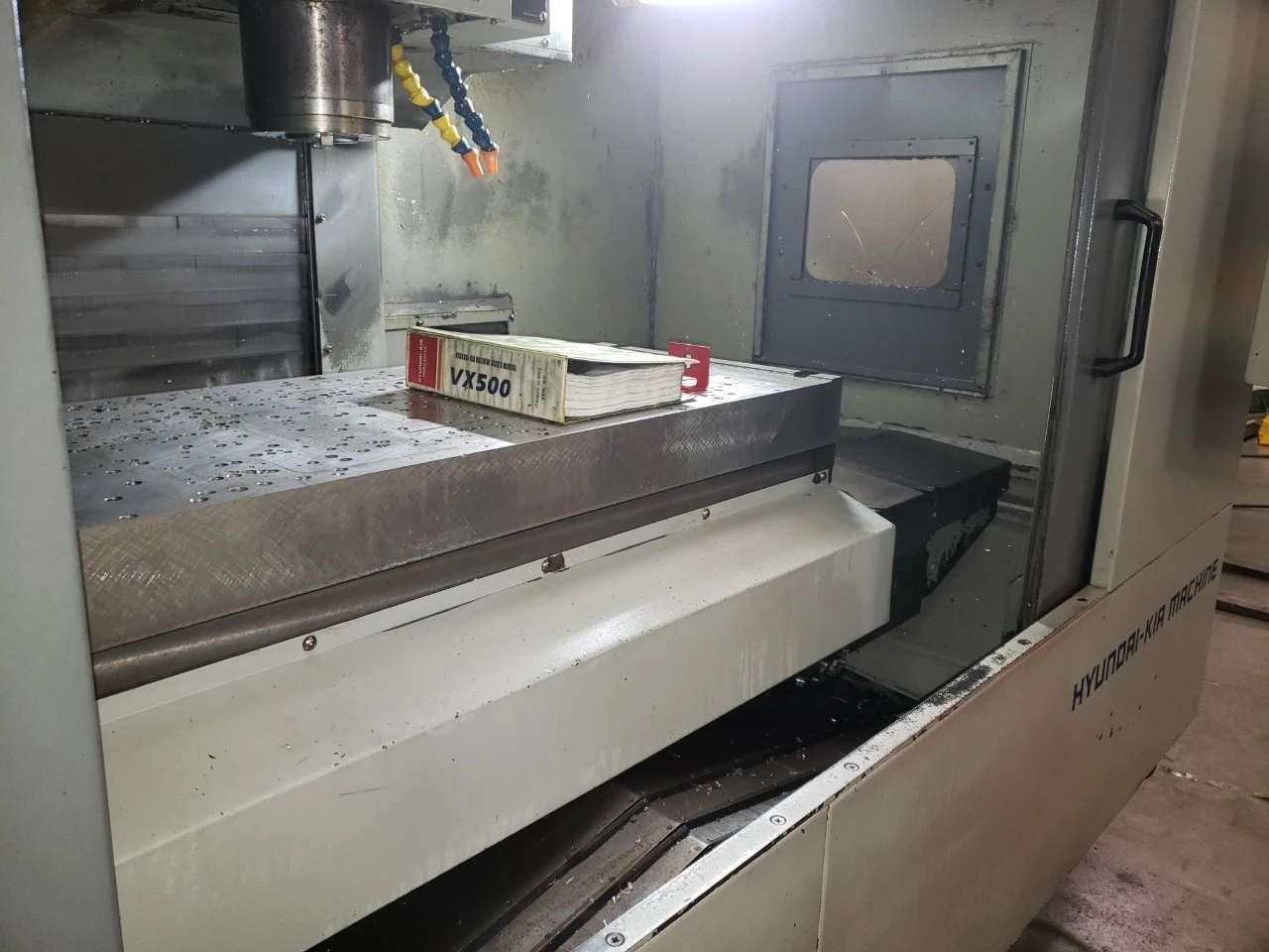 Hyundai Wia #VX500, CNC Vertical Machining Center, 41.7" X, 20.1" Y, 25" Z, 47.2" x 19.7" table, 25 HP - Image 5