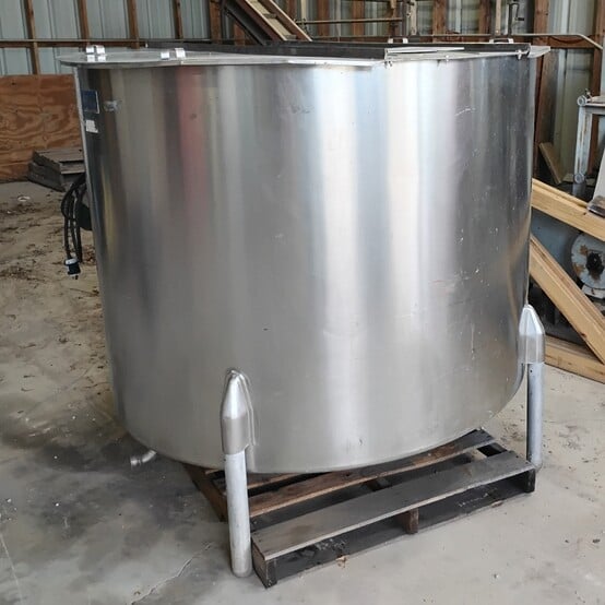 580 gallon Perma-San #560L, Stainless Steel Mixing Tank, 5' diameter x 46.5" deep tank, 1 HP 3-blade impeller - Image 2